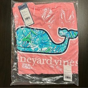 Vineyard Vines Men’s Small Pocket T-Shirt Floral Hibiscus